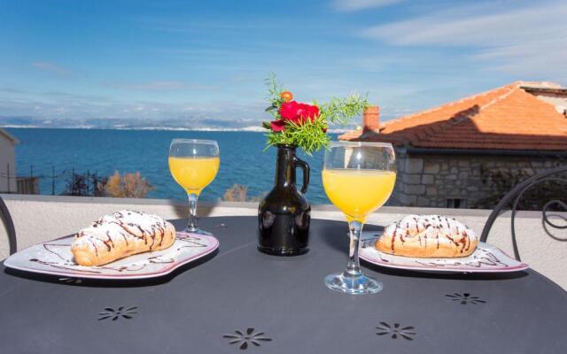 Apartment Suzi - 10 m from sea