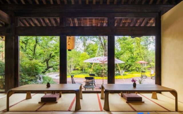 Qingcheng Mountain Samatha Yinmachuan Hot Spring Resort