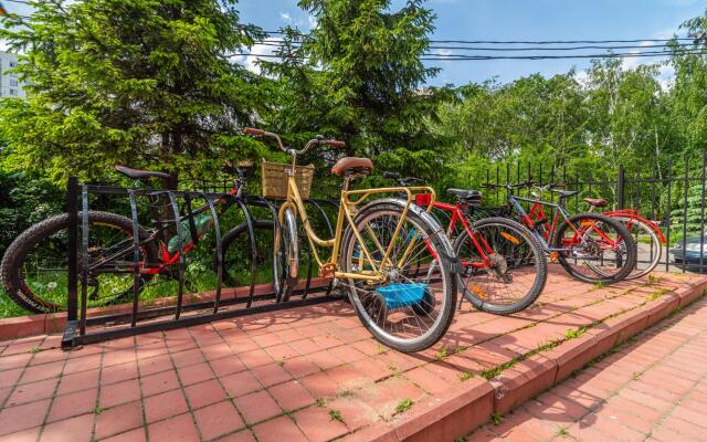 Bon voyage on Pererva Street