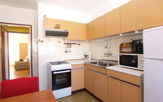 Apartment 686