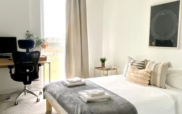 Stylish London Flat - Private Terrace - City View
