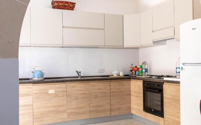 Spacious 3-bedroom apartment 30 seconds from sea