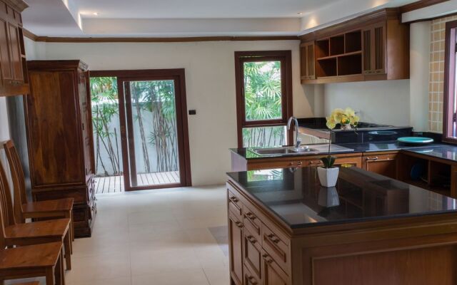 Sirinthara Villa 4 bed pool Nai Harn