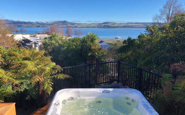 Bayview Lake Taupo