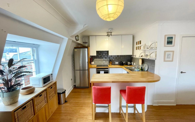 Bright 1 bed flat near Cabot Circus