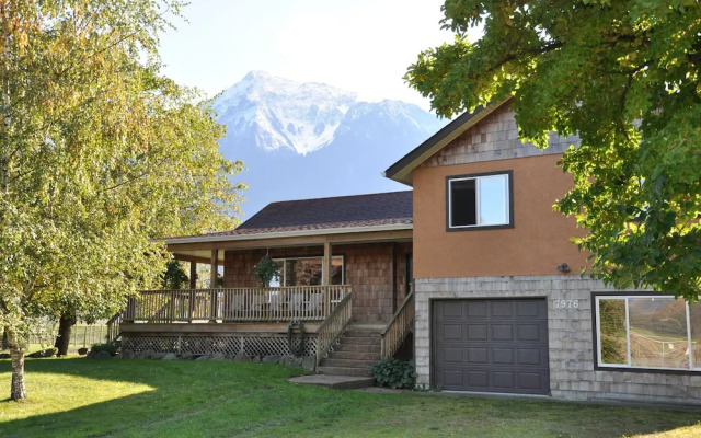 Fraser River Outpost Lodge