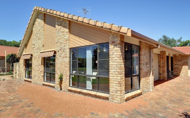 Shoreline Drive, Duplex 01,39, Little Pearl