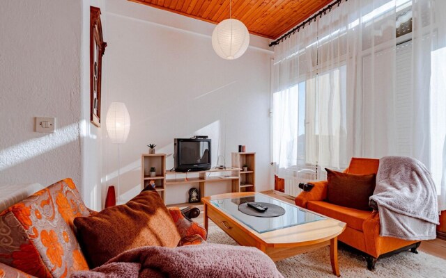 Stunning Home in Zavalatica With Wifi and 4 Bedrooms