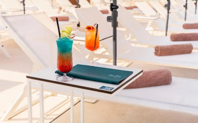 The Londoner Hotel St. Julians