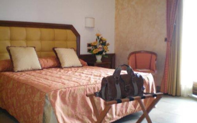 Tolfa Hotel