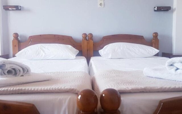 Arianna Apartments