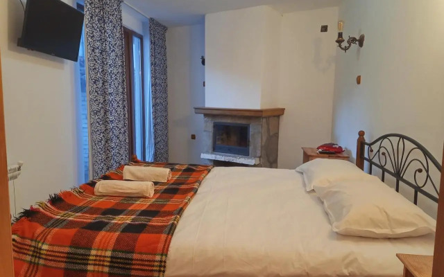 Villa Lyutovi Holiday Home