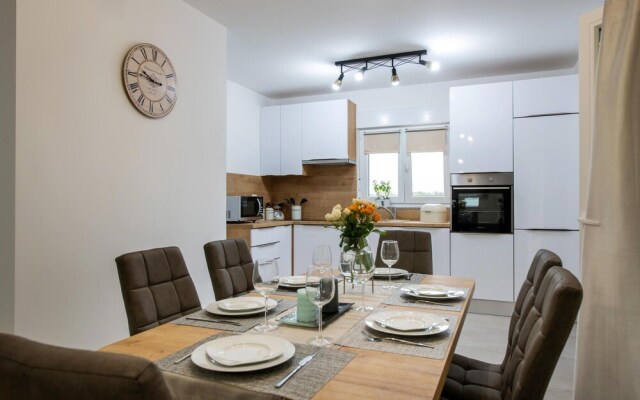 Stunning Home in Radeki Glavica With 3 Bedrooms and Wifi