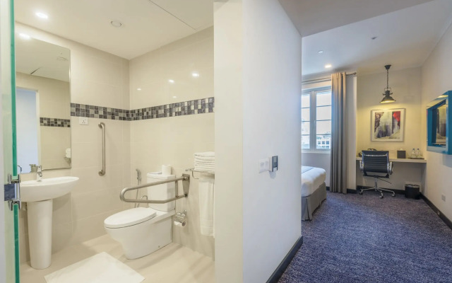 Fairway Colombo - Sri Lanka's First Hotel With Robot Technology