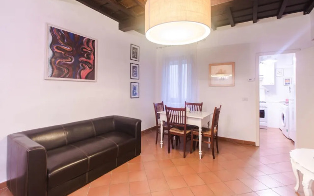 4 mins Walk to The Piazza del Duomo