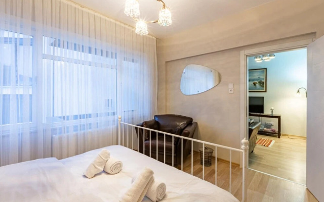 Central Flat Near the Bosphorus Shore in Uskudar