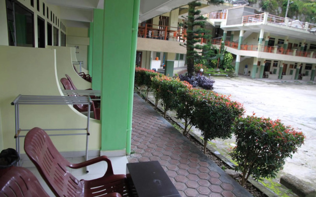 Pandu Lakeside Hotel Parapat - Toba Lake