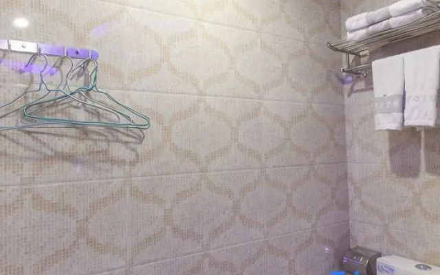 Xinyue Theme Hotel (Longjiang Convention and Exhibition Center Shop) – Bathroom – Foshan