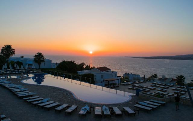 Theo Sunset Bay Hotel