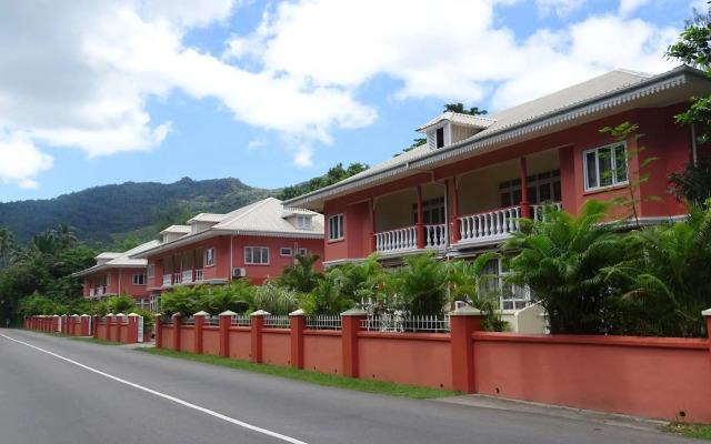 Reef Holiday Apartments