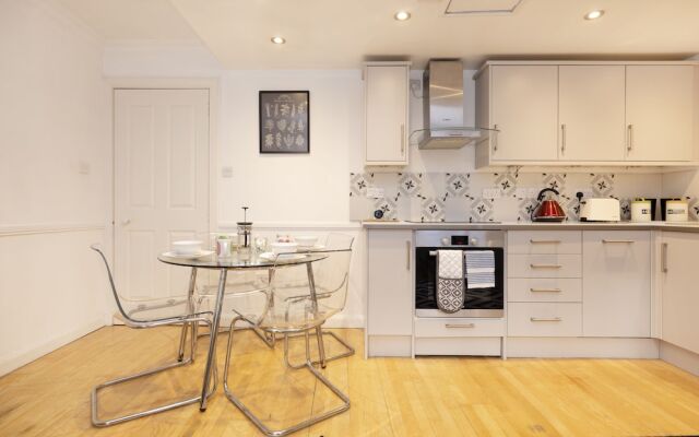 JOIVY Castle Hideaway