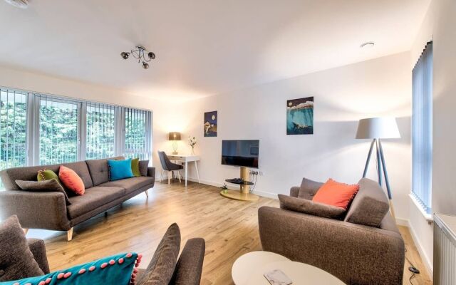 Stylish 2 Bed Apartment With Easy Access To The City Centre