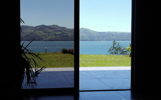 Lake Gardens Arenal Villas