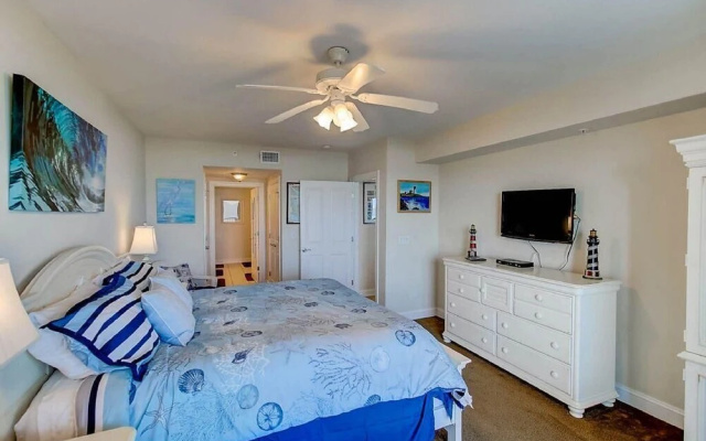 1010 Ocean Palms 201