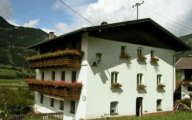 Charming Apartment in Faggen Near Sarfaus Ski Area