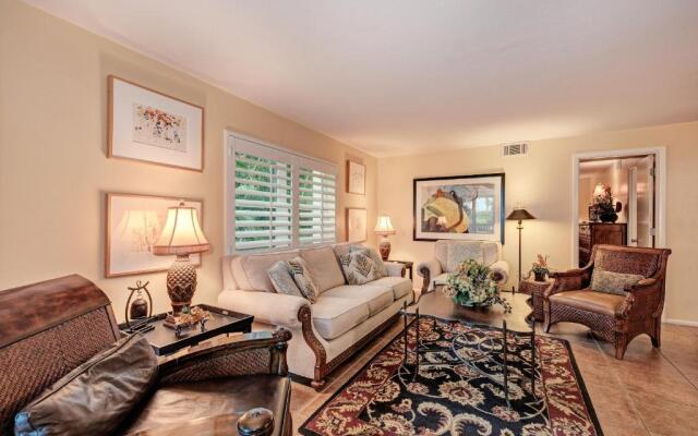 Sea Grape Inn 4- BEACHFRONT Property