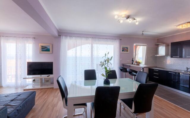 Stunning Home in Prigradica With Wifi and 2 Bedrooms