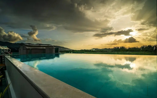 Oceanstone Resort by Lofty