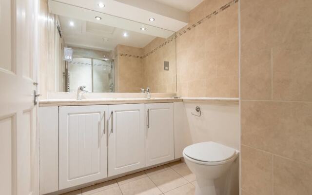 Cute 2 Bedroom Apt With View Of The Castle