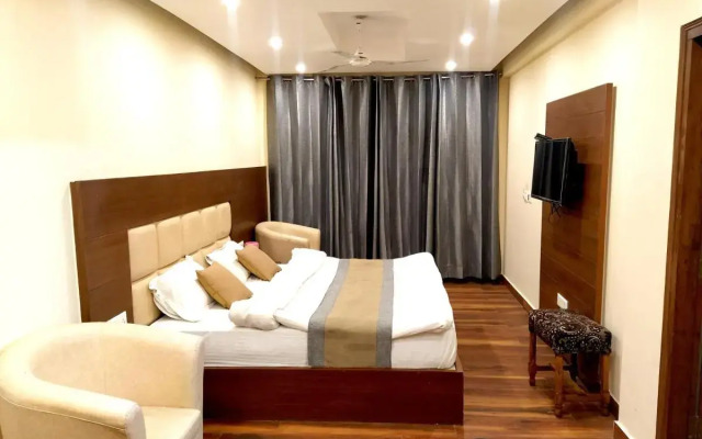 Hotel Samrat | On Mall Road with complimentary Parking