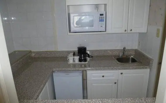 Mississauga Inn & Suites