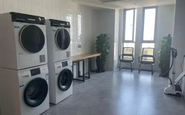 Lotus Hotel（Wanda Mall at Dianshan Lake Avenue Metro Station）