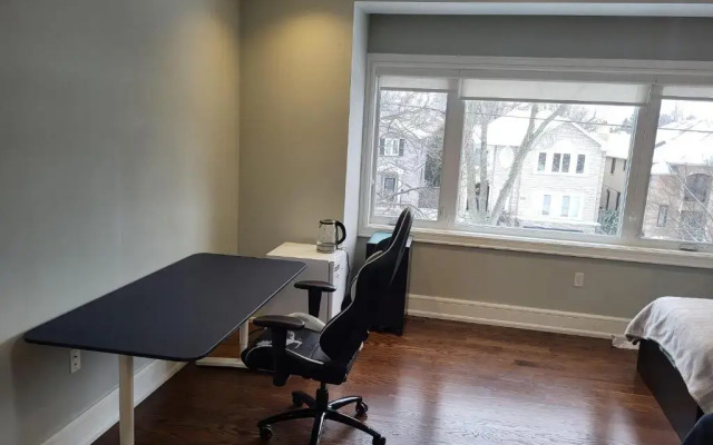 Toronto Modern House guest room