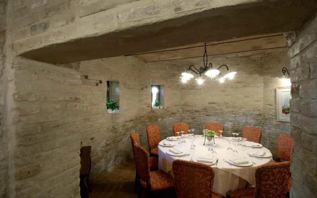 Castello Montegiove Country House