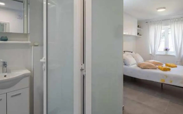 Split Center Suites