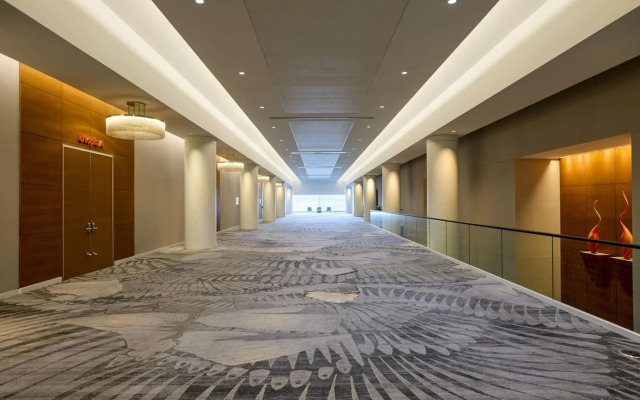 Renaissance Schaumburg Convention Center Hotel