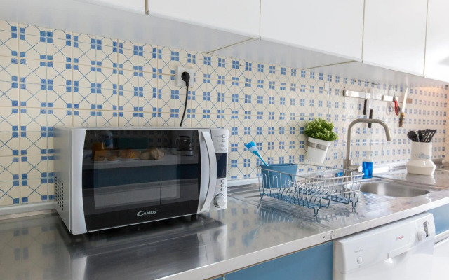 Metro Lapa House with sunny balcony and A/C