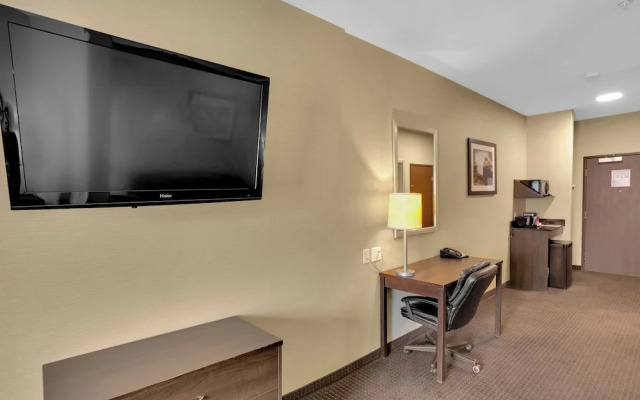Duvernay Inn & Suites