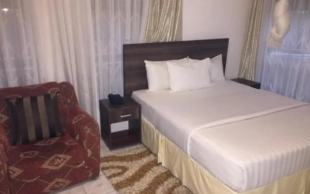 Romalo Hotel & Apartments