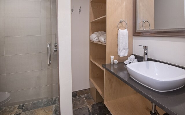 Eiger 9 3 Bedroom Condo by RedAwning