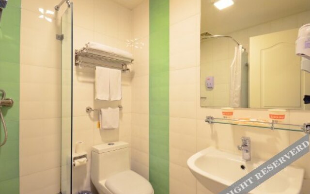 Home Inn (Wuhan Guanggu Avenue Media and Communications College)