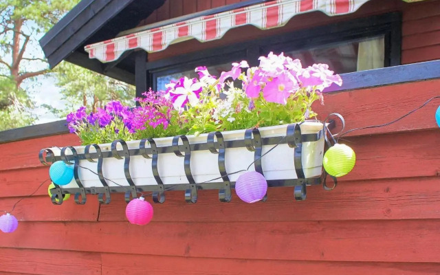 Scenic Lakeside Cottage-by Traum