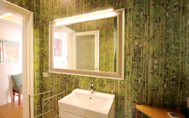 Spacious Apt Steps away from the Vatican