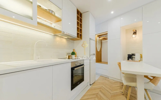 Zennova 72 Tsinari Luxury Suite