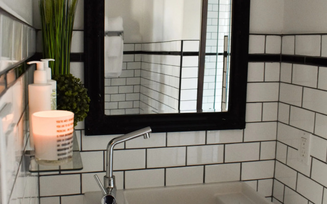 Crash Hotel Downtown Edmonton