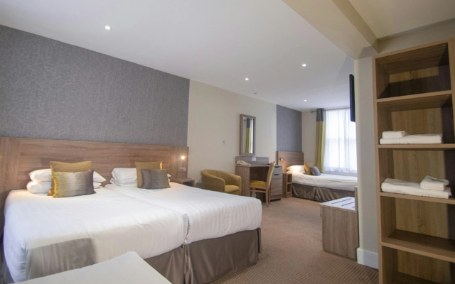 Phoenix Hotel - Image 5